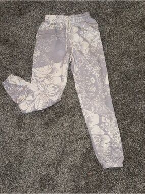 Brandy Melville Gray and White Floral Joggers